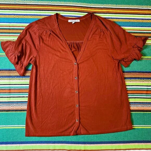 Green Envelope Button Down Flutter Short Sleeve Top in Rust red size small - Picture 7 of 10